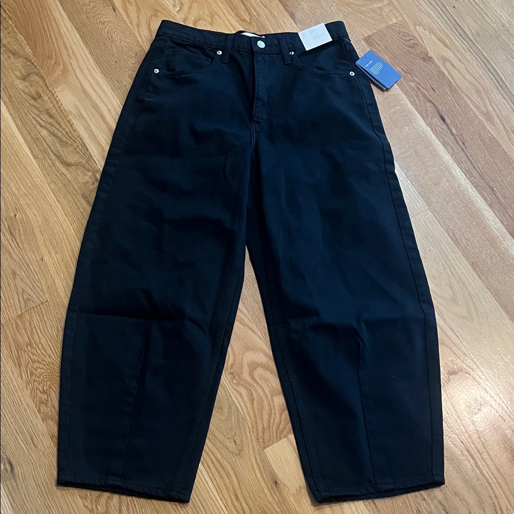 Universal Thread Women's Black easy barrel ankle Jeans